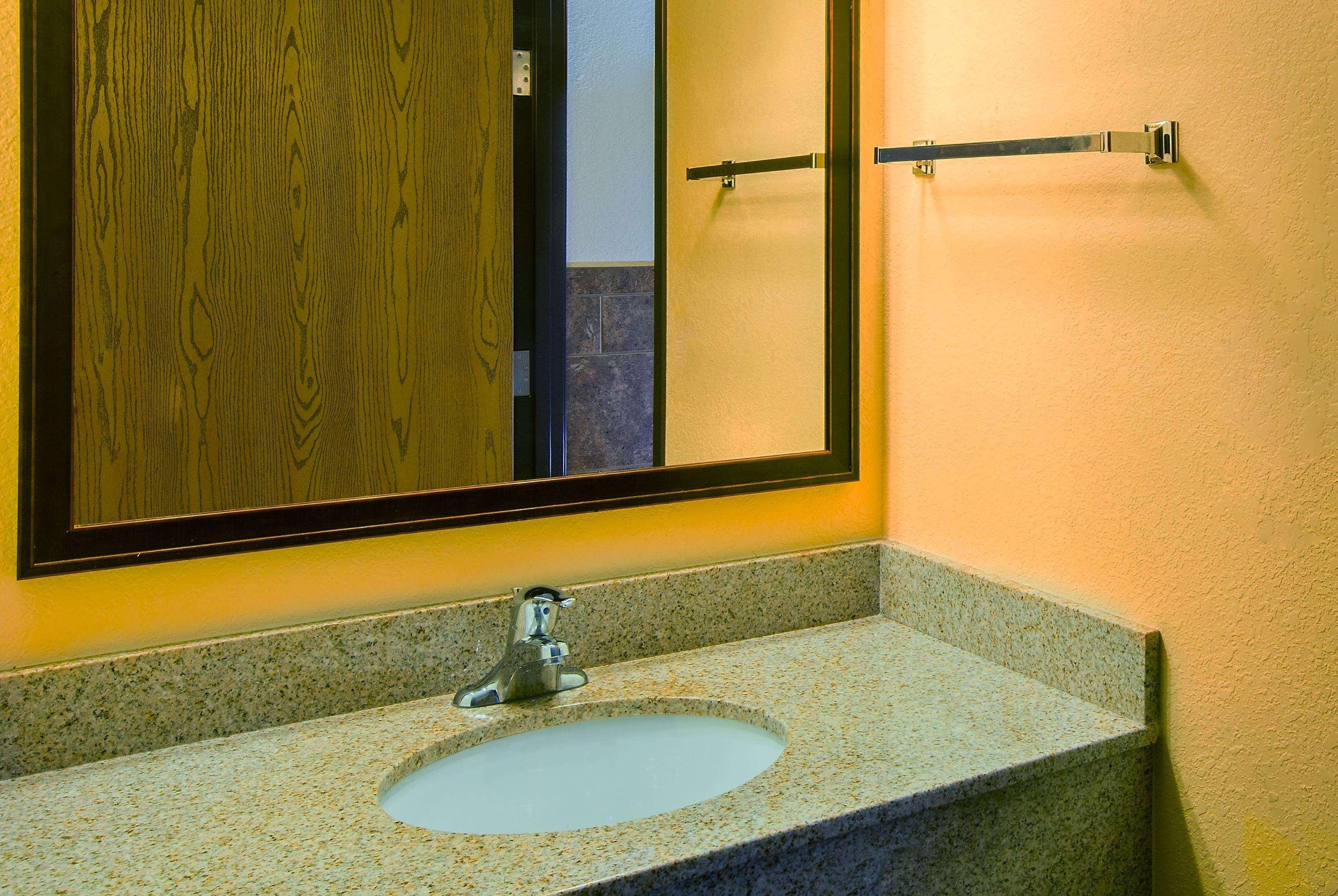 Americinn By Wyndham Chamberlain Conference Center Bagian luar foto